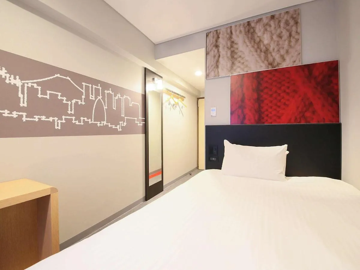 Отель Ibis Tokyo Shinjuku 3*,